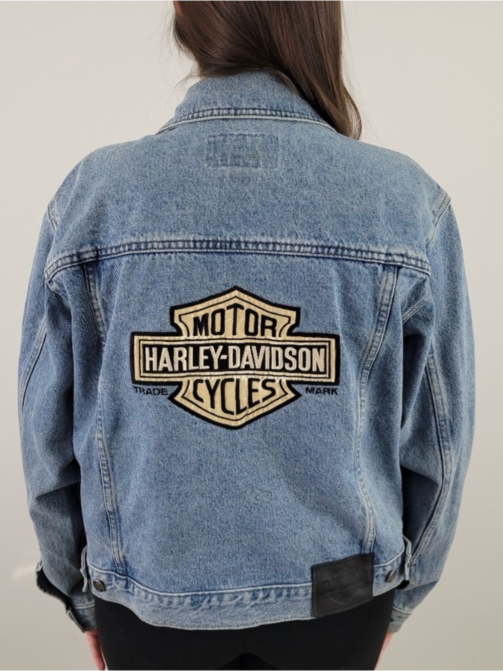 Sz L Harley-Davidson Vintage Denim Jacket w/ Back Shield Patch & Brass Pin